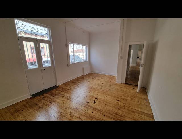 350M² BUILDING TO LET IN WOODSTOCK
